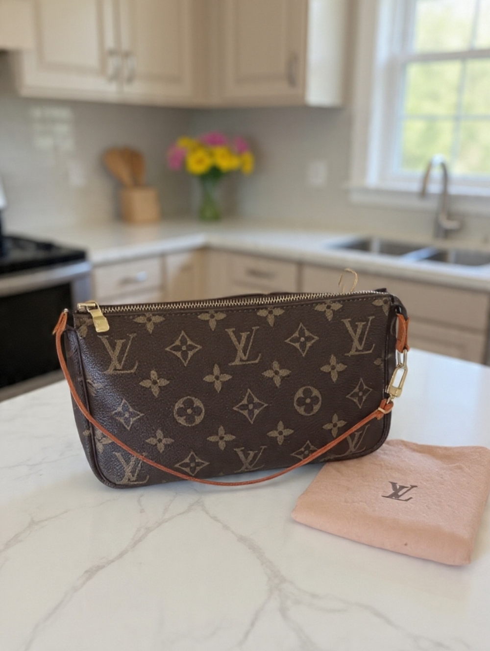 Louis Vuitton Pochette Accessoires Monogram Vintage 2001 ✨ - Picture 13 of 14